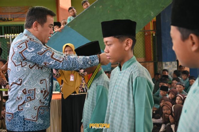 Bupati Pesawaran Berikan Penghargaan Kepada Siswa Berprestasi di SD IT Iqro