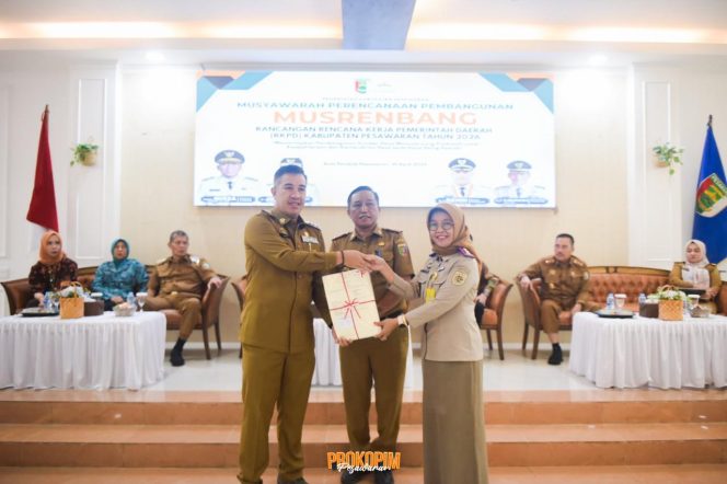 Pemda Pesawaran Terima 117 Sertifikat Tanah Jalan Dari BPN