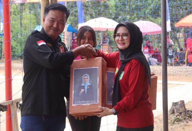 Perwosi Pesawaran Gelar Kejuaraan Bola Volly Dan Berikan Bantuan