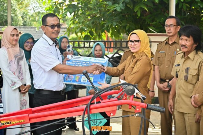 Penyerahan Bantuan Handtractor BUMDes Bumi Agung Diharapkan Perkuat Ketahanan Pangan Desa