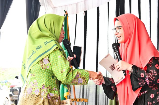 Bupati Pesawaran Hadiri Pengajian Akbar Muslimat NU se-Kecamatan Tegineneng
